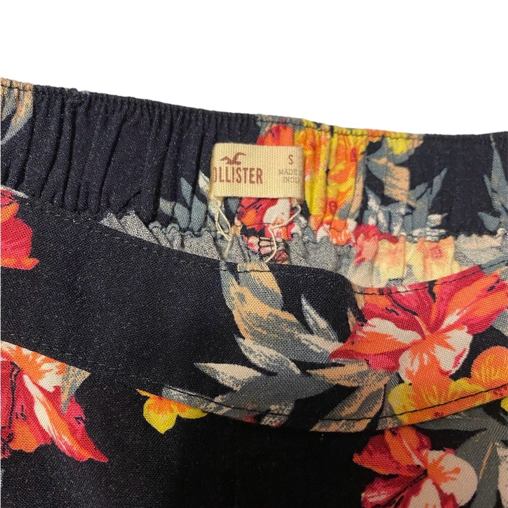 Hollister Navy Blue Floral Shorts size small - Picture 5 of 5